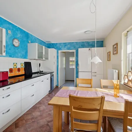 2 Bedroom Gorgeous In Semesterbostad *